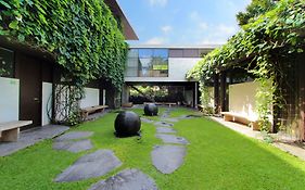Clio Apartment